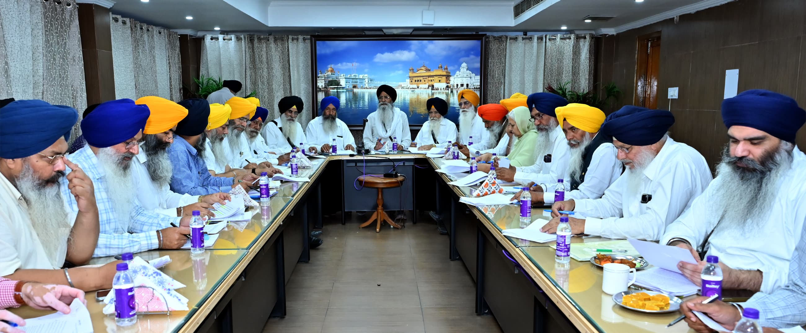 ਸ਼੍ਰੋਮਣੀ ਕਮੇਟੀ ਦੀ ਅ੍ਰੰਤ੍ਰਿੰਗ ਕਮੇਟੀ ਇਕੱਤਰਤਾ ਦਾ ਦ੍ਰਿਸ਼