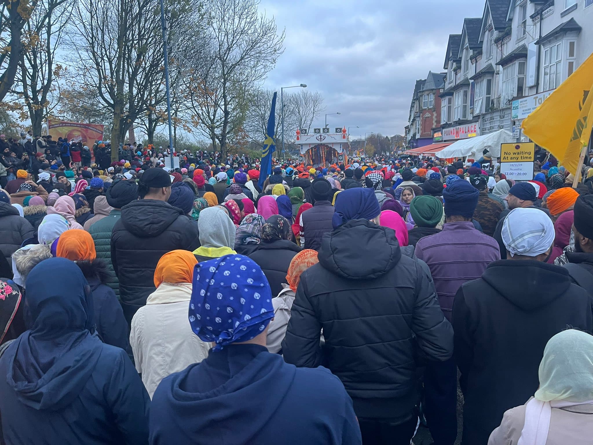 ਗੁਰੂ ਨਾਨਕ ਦੇਵ ਜੀ ਦੇ ਪ੍ਰਕਾਸ਼ ਗੁਰਪੁਰਬ ਮੌਕੇ ਬਰਮਿੰਘਮ, ਬਰਤਾਨੀਆ ਵਿਖੇ ਸਿੱਖ ਸੰਗਤ।