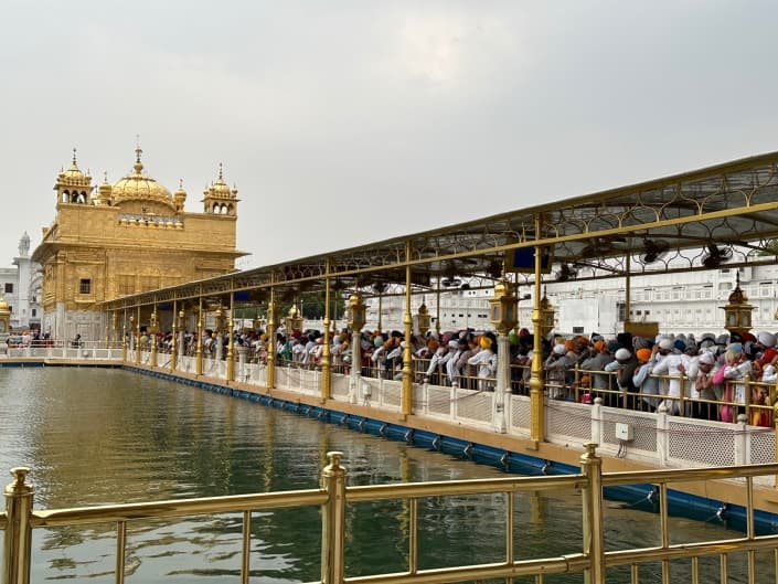 ਸ੍ਰੀ ਹਰਿਮੰਦਰ ਸਾਹਿਬ ਵਿਖੇ ਸੰਗਤ 