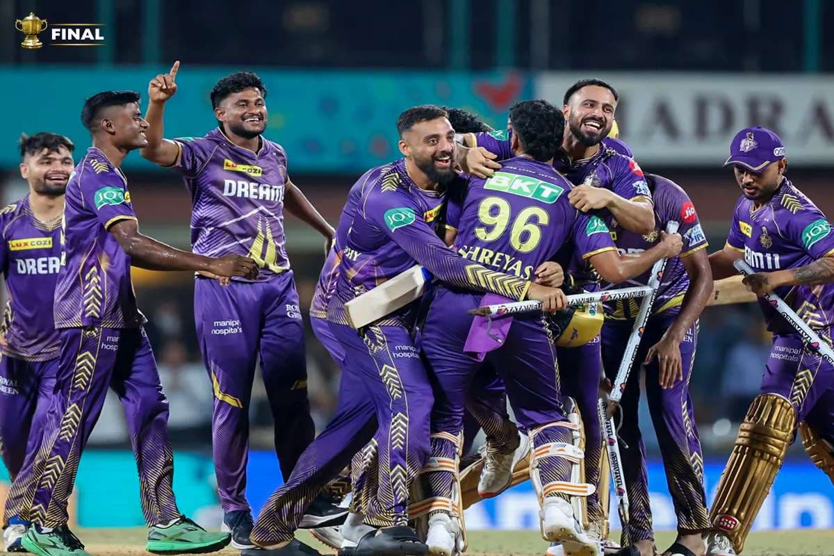 Team KKR celebrates their victory.