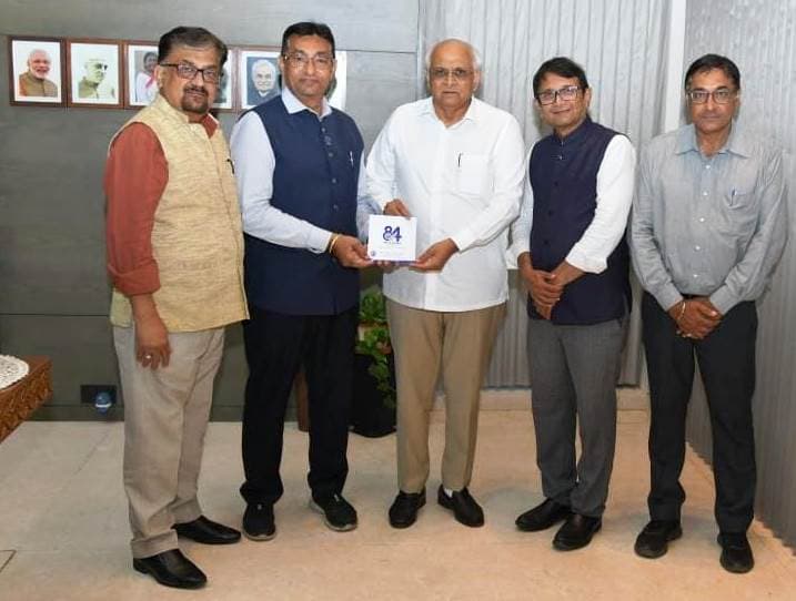  મુખ્યમંત્રી સાથે ચેમ્બરના પ્રતિનિધિઓ
