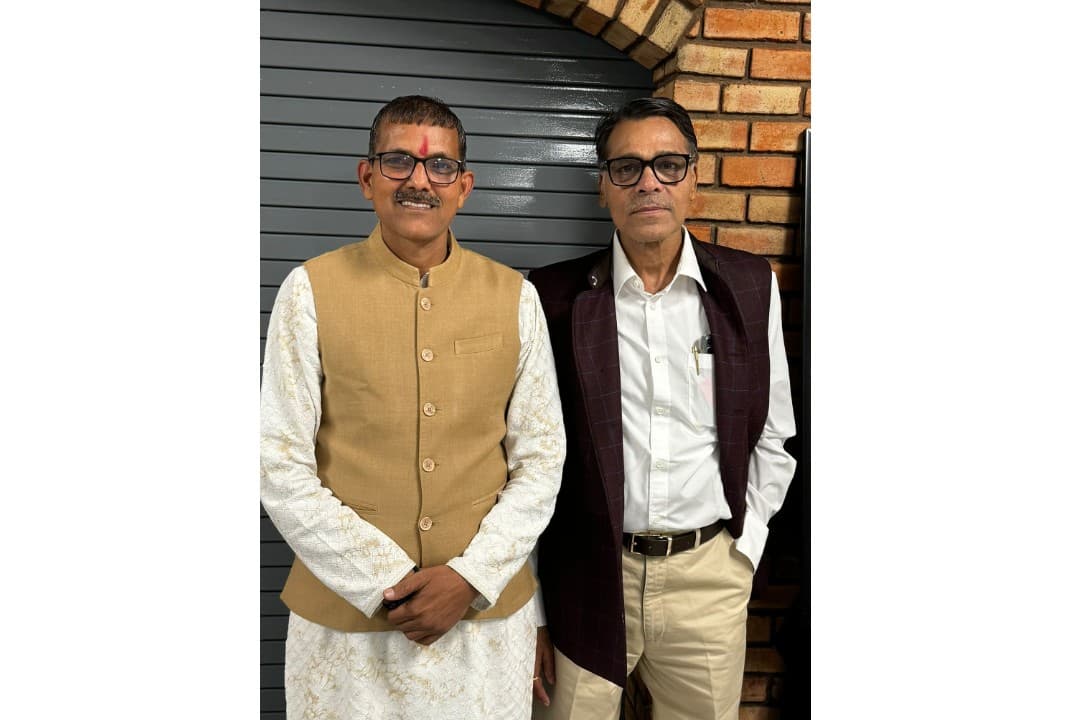 Vaidya Sushil Dubey (left) and Yamini Bhusan Tripathi.