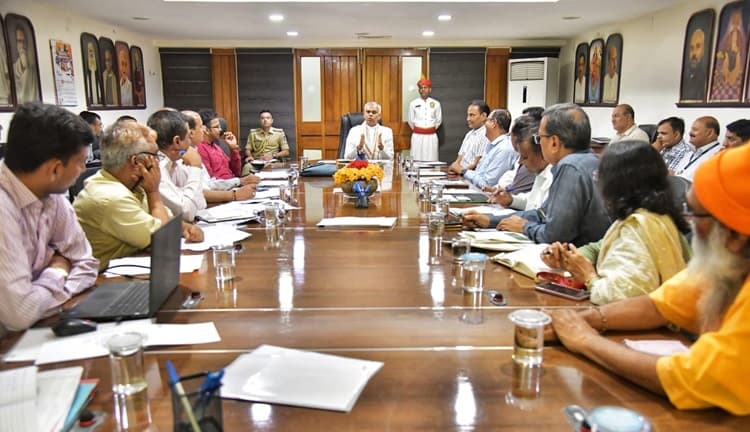 રાજભવન ખાતે યોજાયેલ બેઠક
