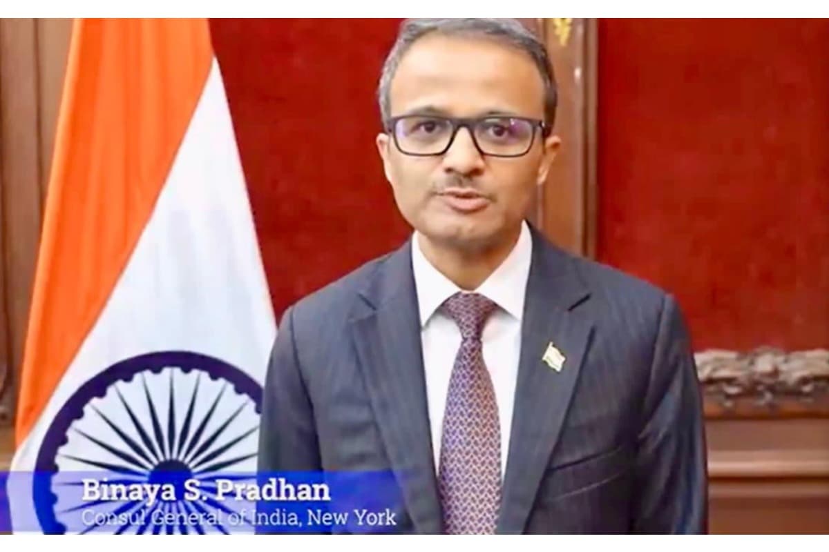 ન્યૂયોર્કમાં ભારતના કોન્સ્યુલ જનરલ શ્રી બિનય શ્રીકાંત પ્રધાને પ્રેક્ષકોને સંબોધન કર્યું હતું.