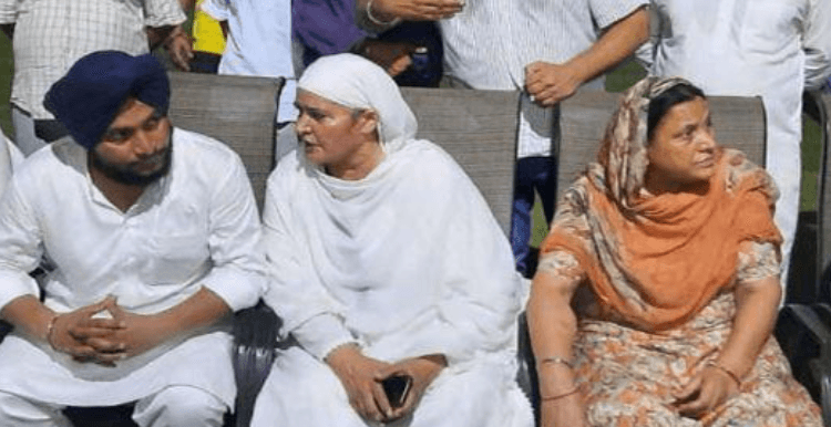 ਸੁਰਜੀਤ ਕੌਰ ਦੀ ਵਾਪਸੀ ਅਕਾਲੀ ਦਲ ਦੇ ਬਾਗੀ ਧੜੇ ਦੀ ਆਗੂ ਬੀਬੀ ਜਗੀਰ ਕੌਰ ਨੇ ਕਰਵਾਈ ਹੈ।