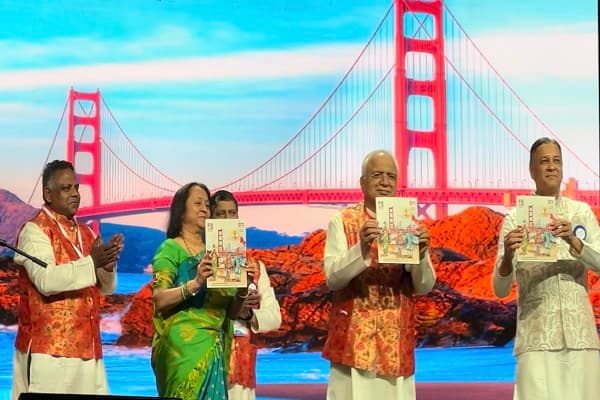 BMM 2024 ਵਿਖੇ ਦੋਸਤ ਸੁਲੂ ਕਾਰਨਿਕ ਨਾਲ ਰਾਜ ਸਾਹਿਬ ਠਾਕਰੇ ਅਤੇ ਪਤਨੀ ਸ਼ਰਮੀਲਾ
