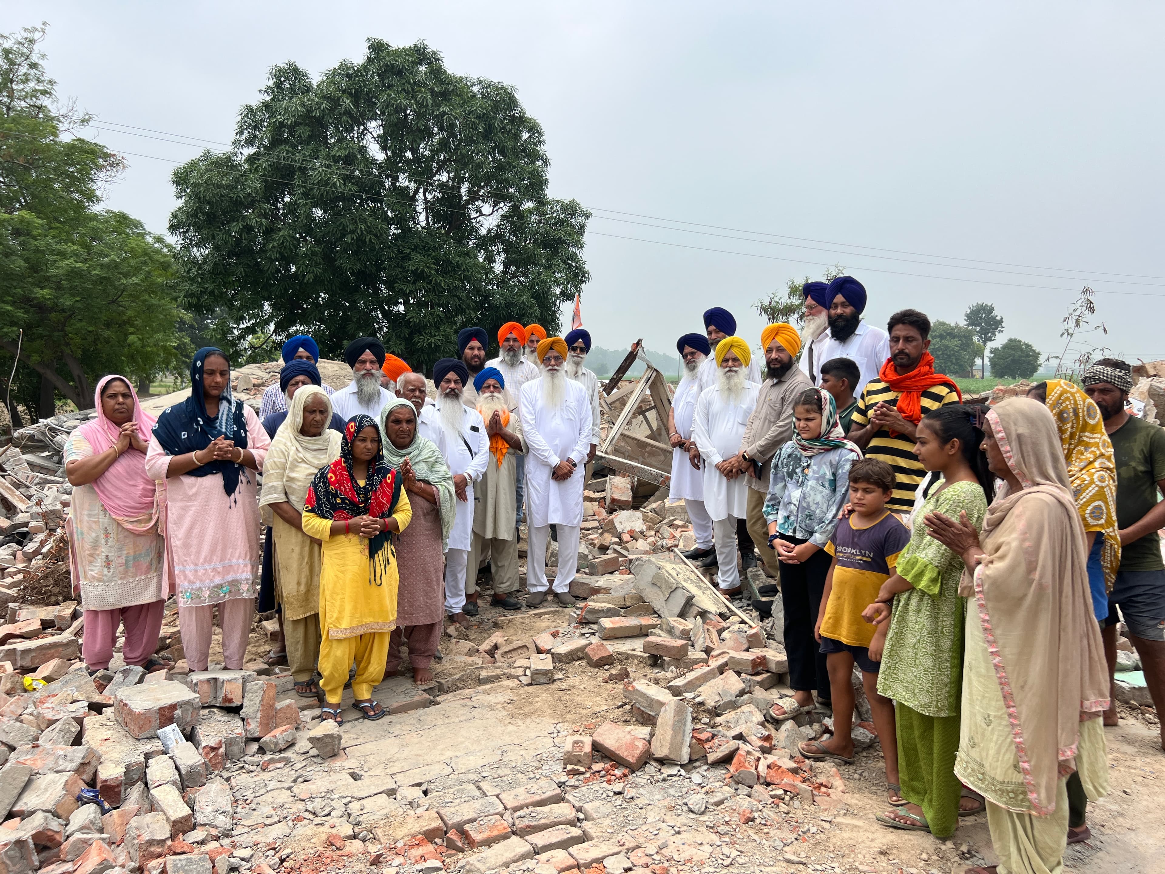 ਸ਼੍ਰੋਮਣੀ ਕਮੇਟੀ ਦੇ ਵਫ਼ਦ ਨੇ ਅੱਜ ਪੀੜਤ ਪਰਿਵਾਰਾਂ ਨਾਲ ਮੁਲਾਕਾਤ ਕਰਕੇ ਜ਼ਮੀਨੀ ਪੱਧਰ ਦੀ ਸਾਰੀ ਸਥਿਤੀ ਬਾਰੇ ਜਾਣਕਾਰੀ ਹਾਸਲ ਕੀਤੀ