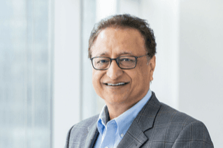 विवेक ने मिशिगन स्टेट यूनिवर्सिटी के एली ब्रॉड कॉलेज ऑफ बिजनेस से फाइनेंस में एमबीए किया है।