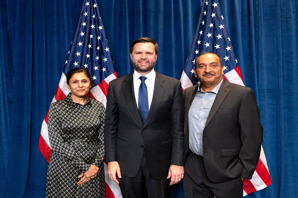 JD Vance with entrepreneur Jiten Agarwal.