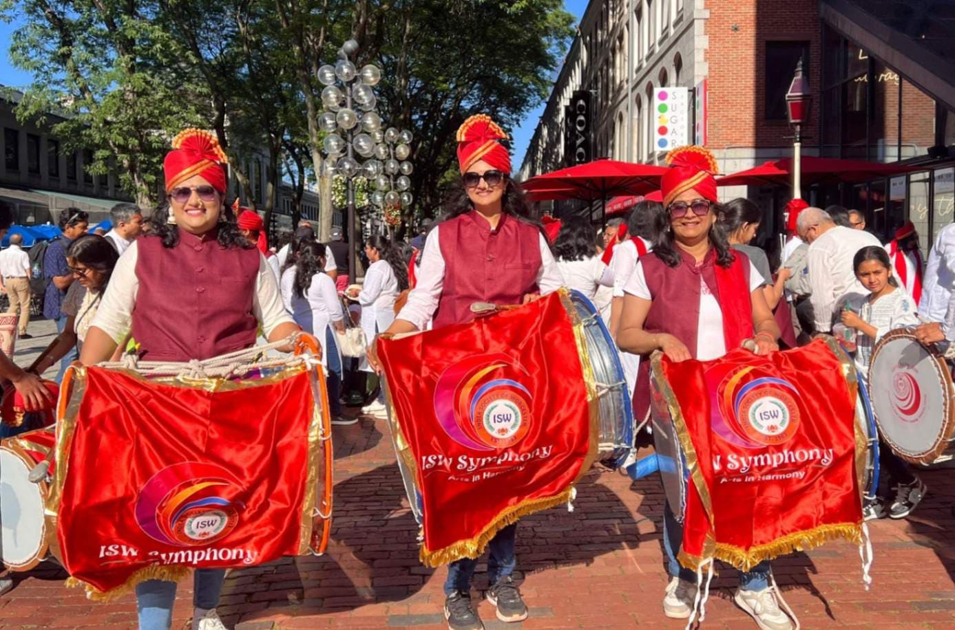 ਇਹ ਸਮੂਹ ਢੋਲ ਤਾਸ਼ੇ ਦੀਆਂ ਰਵਾਇਤੀ ਬੀਟਾਂ ਦੇ ਨਾਲ-ਨਾਲ ਹੋਰ ਭਾਰਤੀ ਧੁਨਾਂ ਅਤੇ ਨਵੇਂ ਯੁੱਗ ਦੀਆਂ ਤਾਲਾਂ ਨਾਲ ਪ੍ਰਯੋਗ ਕਰ ਰਹੇ ਹਨ