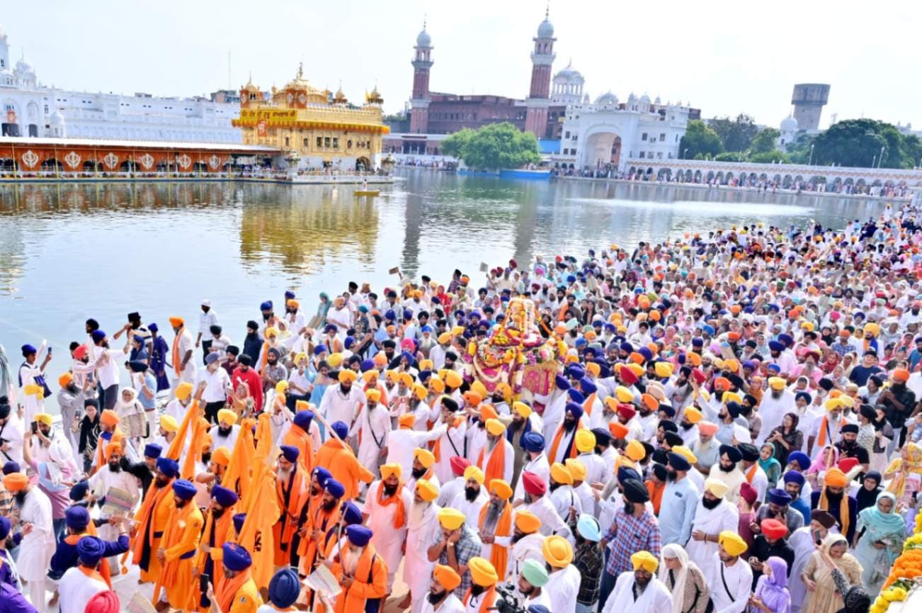 ਗੁਰਦੁਆਰਾ ਸ੍ਰੀ ਰਾਮਸਰ ਸਾਹਿਬ ਤੋਂ ਸੱਚਖੰਡ ਸ੍ਰੀ ਹਰਿਮੰਦਰ ਸਾਹਿਬ ਤੱਕ ਸਜਾਇਆ ਨਗਰ ਕੀਰਤਨ 