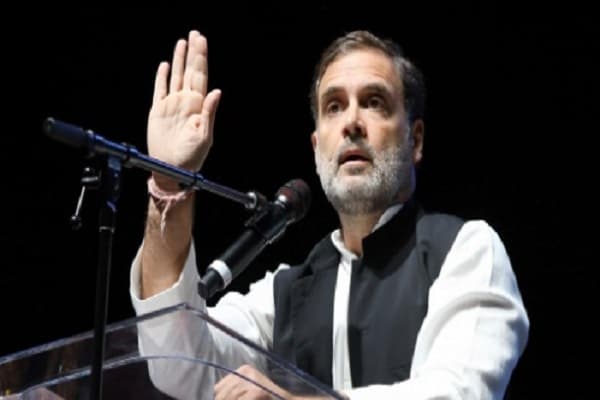 राहुल गांधी डलास में प्रवासी भारतीयों को संबोधित करते हुए। 