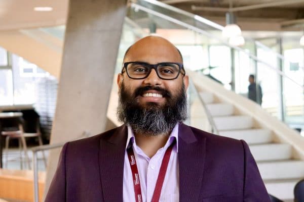 ओकानगन कॉलेज में शामिल होने से पहले मांडा ने मिडवेस्ट यूनाइटेड स्टेट्स में नेतृत्व पदों पर काम किया है। 