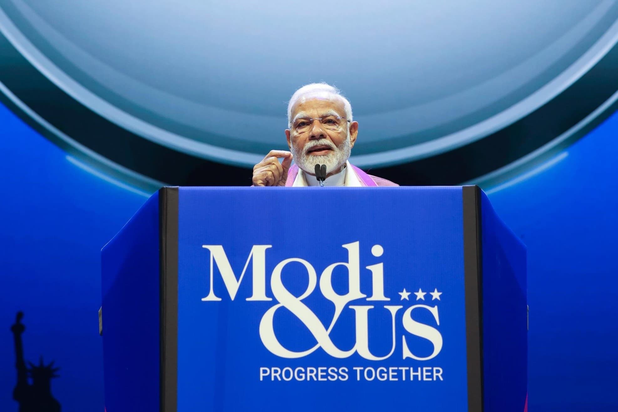 Modi addressing the diaspora at the  Nassau Coliseum in Long Island.