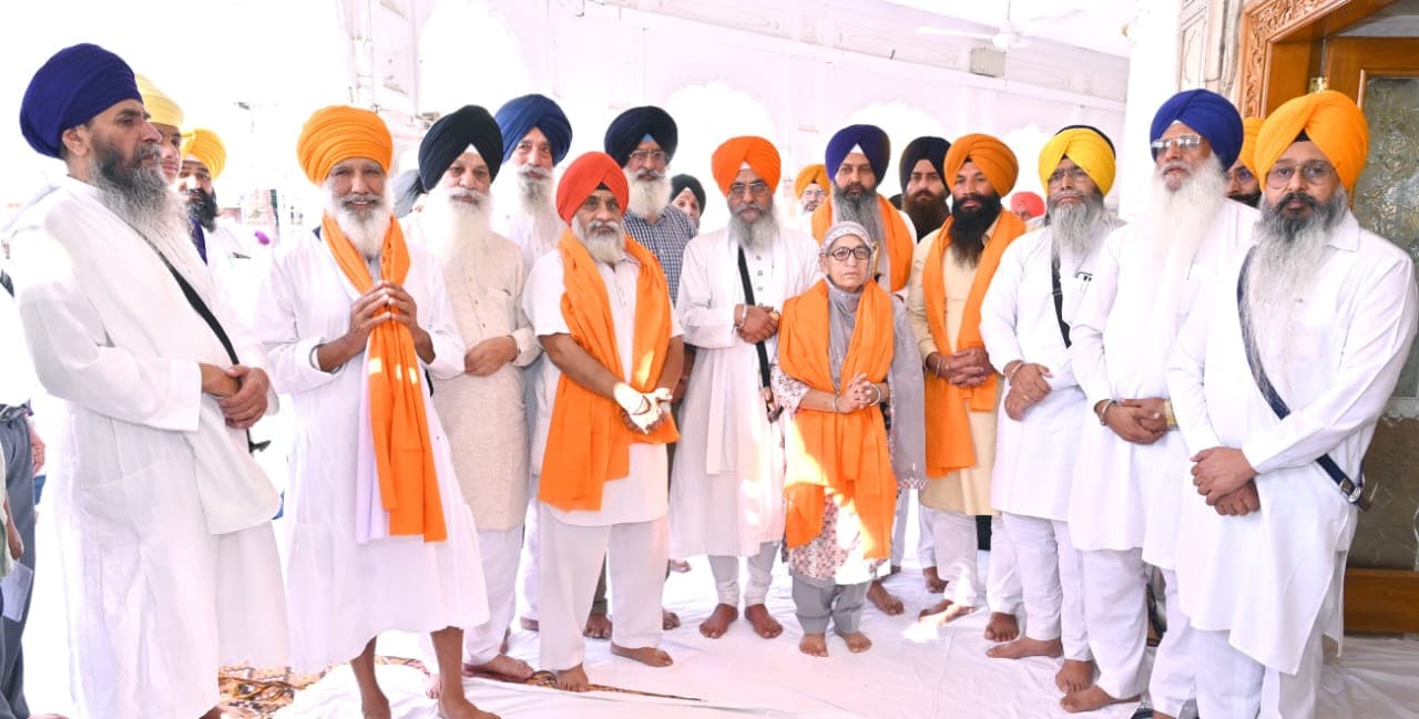 ਗੁਰਦੁਆਰਾ ਝੰਡਾ ਬੁੰਗਾ ਸਾਹਿਬ ਵਿਖੇ ਭਾਈ ਹਰਜਿੰਦਰ ਸਿੰਘ ਜਿੰਦਾ ਤੇ ਭਾਈ ਸੁਖਦੇਵ ਸਿੰਘ ਸੁੱਖਾ ਦੀ ਬਰਸੀ ਮੌਕੇ ਸ਼ਹੀਦਾਂ ਦੇ ਪਰਿਵਾਰਕ ਮੈਂਬਰ ਸਨਮਾਨਿਤ 