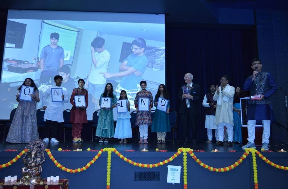 આ ઉજવણીમાં મુખ્ય મહેમાનો કોંગ્રેસમેન બિલ ફોસ્ટર અને શિકાગોમાં ભારતના કોન્સ્યુલેટ જનરલ સોમનાથ ઘોષ જોવા મળ્યા હતા.