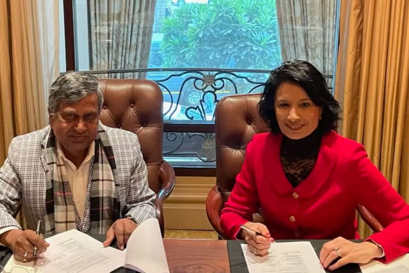 The agreement is signed: D. Dileep Kumar, Indian Nursing Council president and Renu Khator, chancellor of the University of Houston System and president of the University of Houston sign the memorandum of understanding.