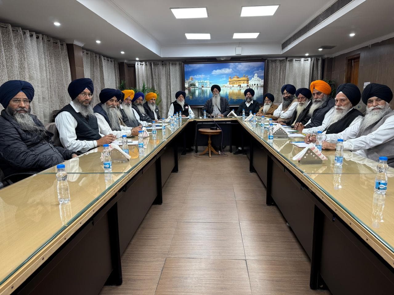 ਸ਼੍ਰੋਮਣੀ ਗੁਰਦੁਆਰਾ ਪ੍ਰਬੰਧਕ ਕਮੇਟੀ ਦੀ ਅੱਜ ਅੰਤ੍ਰਿੰਗ ਕਮੇਟੀ ਦੀ ਉਚੇਚੀ ਇਕੱਤਰਤਾ ਹੋਈ 