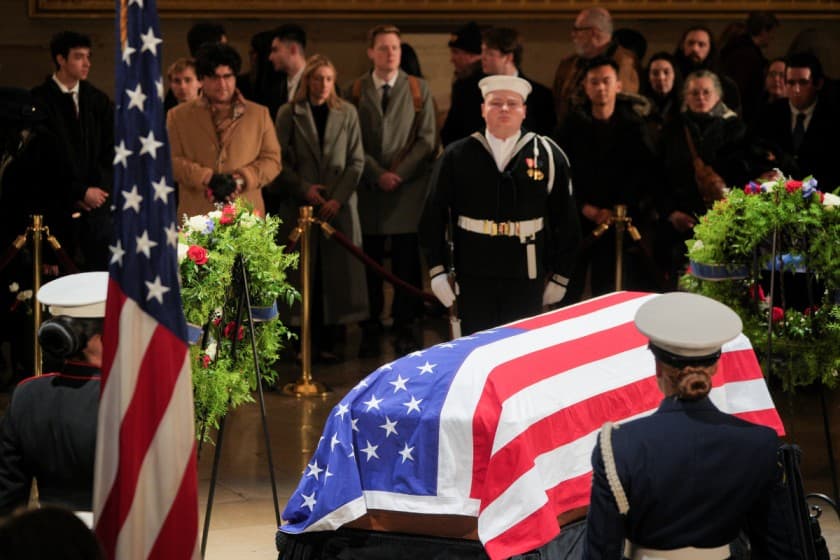 The casket of Jimmy Carter, the former U.S. president who died on Dec. 29 at the age of 100, lies in state as the general public is allowed into the Rotunda of the U.S. Capitol building in Washington, U.S. January 7, 2025. REUTERS/Jeenah Moon