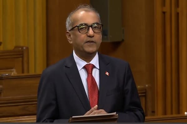 नेपियन के लिबरल सांसद चंद्र आर्य