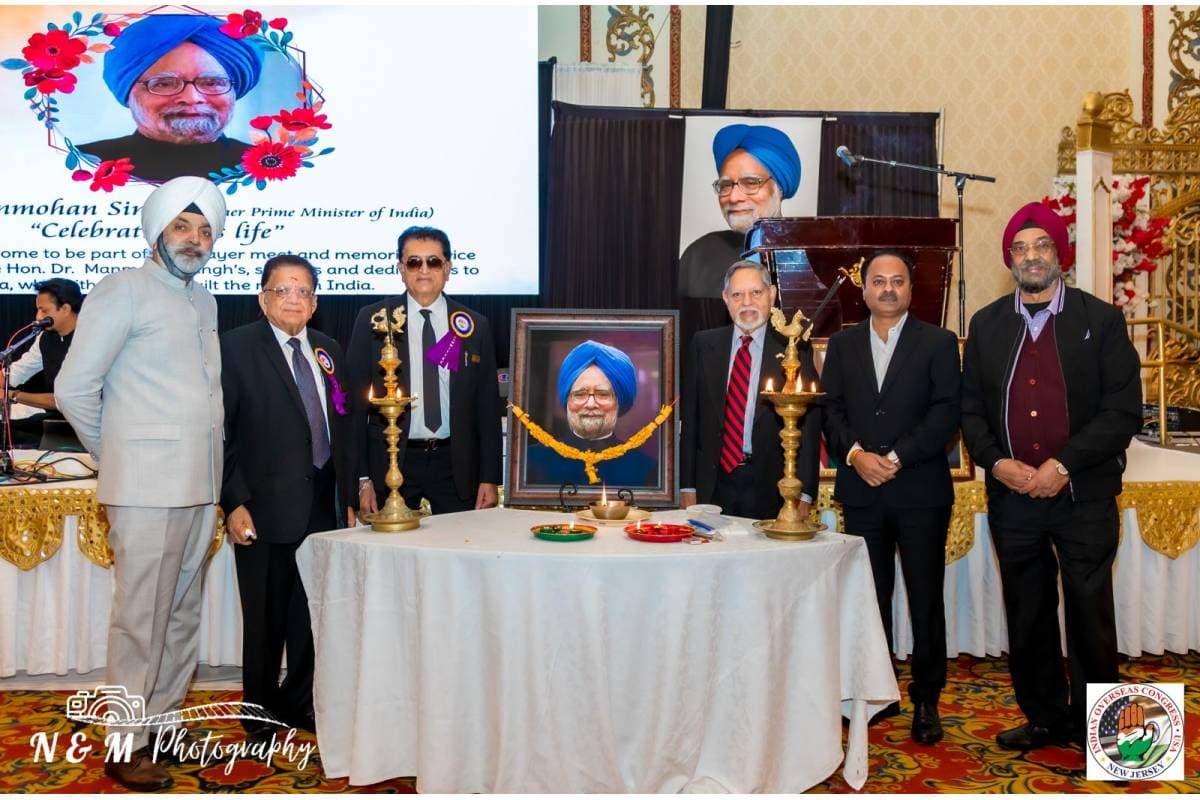 न्यू जर्सी के रॉयल अल्बर्ट्स पैलेस में श्रद्धांजलि समारोह का आयोजन किया गया।