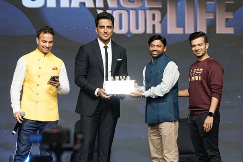 ਮੀਰਾਏ ਐਸੇਟ ਫਾਊਂਡੇਸ਼ਨ ਨੂੰ ਯੁਵਾ ਅਨਸਟੌਪੇਬਲ ਦੁਆਰਾ ਹੀਰੋ ਹਿਊਮੈਨਿਟੀ ਅਵਾਰਡ 2024 ਨਾਲ ਸਨਮਾਨਿਤ ਕੀਤਾ ਗਿਆ, ਜਿਸ ਵਿੱਚ ਅਦਾਕਾਰ ਸੋਨੂੰ ਸੂਦ ਨੇ ਇਹ ਸਨਮਾਨ ਪੇਸ਼ ਕੀਤਾ