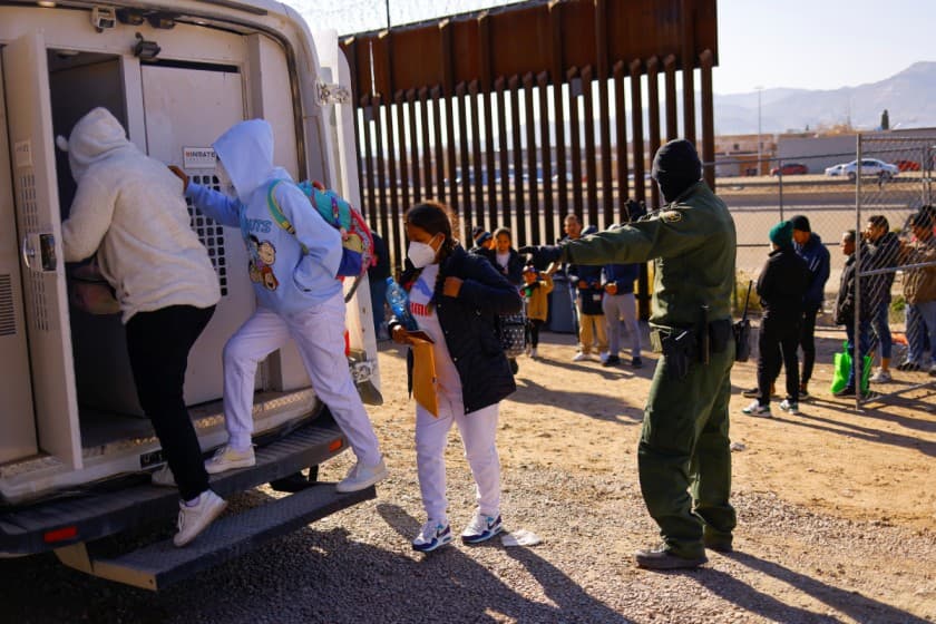Migrants detained by U.S. Border Patrol agents after crossing into the United States from Mexico to request asylum get in a vehicle to be transferred to a detention center, in El Paso Texas, U.S. December 19, 2022. REUTERS/Jose Luis Gonzalez/File Photo