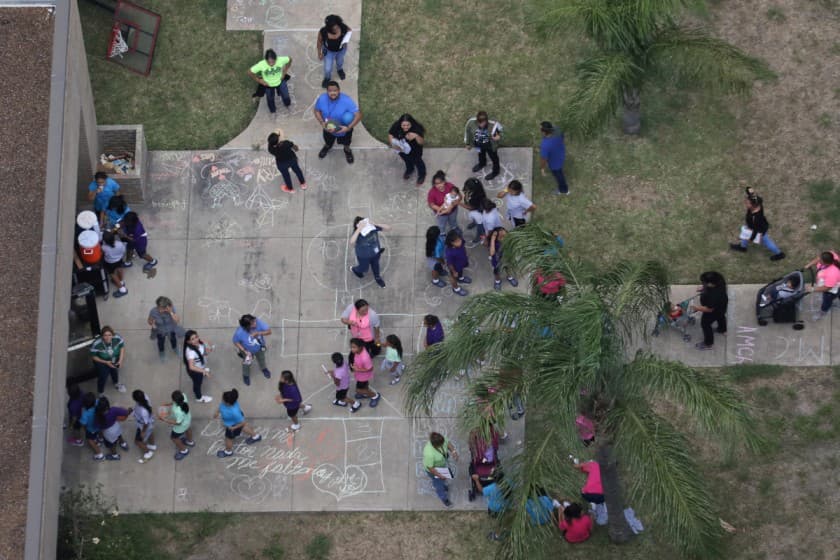  Migrant children make their way inside a building at Casa Presidente, an immigrant shelter for unaccompanied minors, in Brownsville, Texas, U.S., June 23, 2018. REUTERS/Loren Elliott/File Photo
