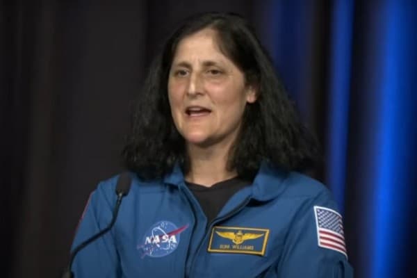  Sunita Williams