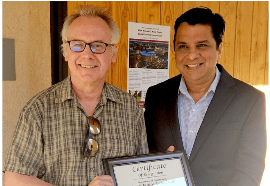  Jagdish Khubchandani receiving the award. 
