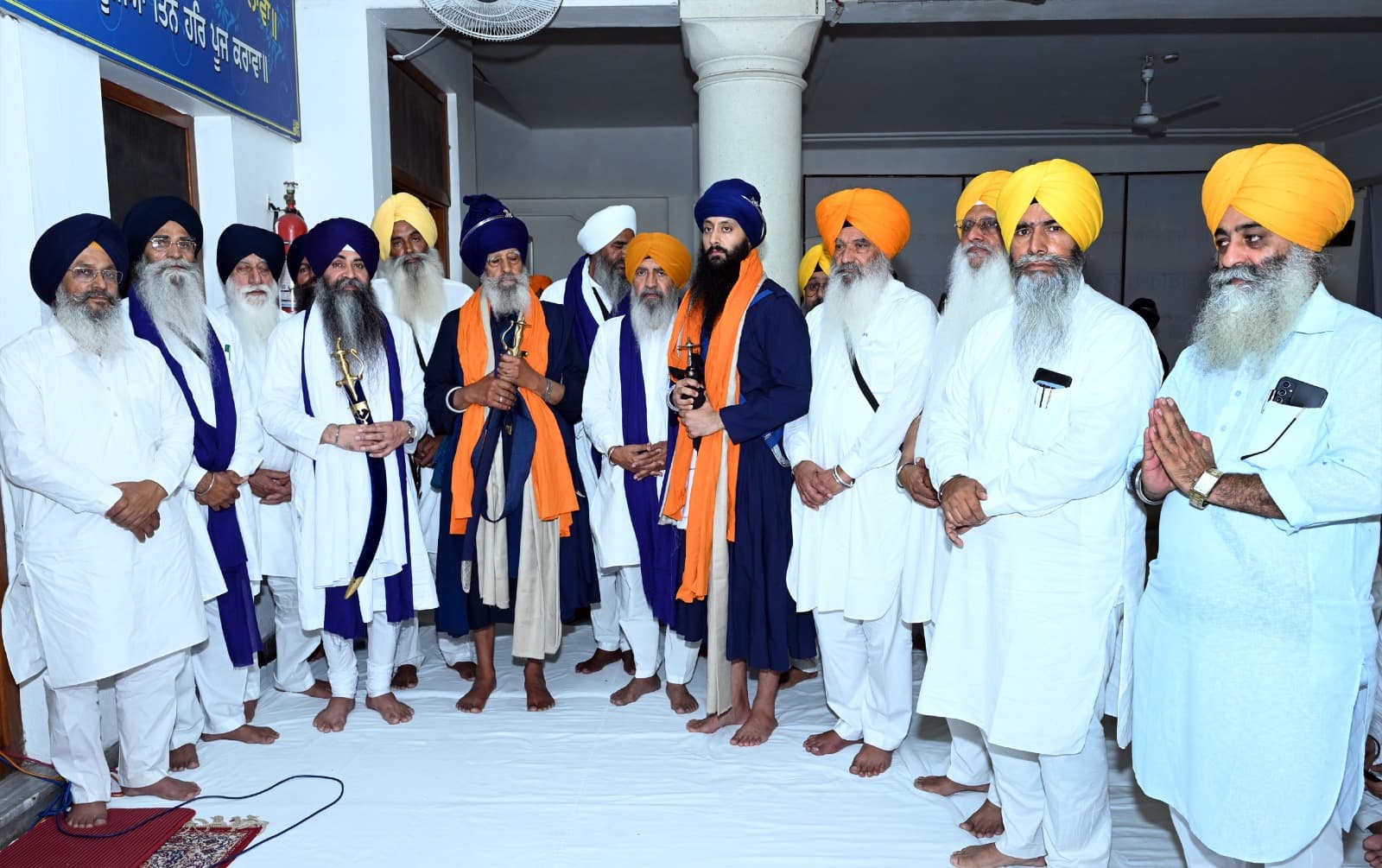 ਮਿਸਲ ਸ਼ਹੀਦਾਂ ਤਰਨਾ ਦਲ ਦੇ ਮੁਖੀ ਬਾਬਾ ਨਿਹਾਲ ਸਿੰਘ ਹਰੀਆਂ ਵੇਲਾਂ ਵਾਲਿਆਂ ਨੂੰ ਸਨਮਾਨਿਤ ਕਰਨ ਮੌਕੇ ਐਡਵੋਕੇਟ ਹਰਜਿੰਦਰ ਸਿੰਘ ਧਾਮੀ ਅਤੇ ਹੋਰ