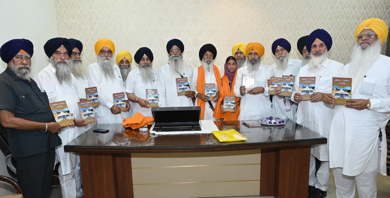 ਪੁਸਤਕ “ਪਾਕਿਸਤਾਨ ਦੇ ਗੁਰਧਾਮਾਂ ਦੀ ਯਾਤਰਾ” ਸ਼੍ਰੋਮਣੀ ਗੁਰਦੁਆਰਾ ਪ੍ਰਬੰਧਕ ਕਮੇਟੀ ਦੇ ਪ੍ਰਧਾਨ ਐਡਵੋਕੇਟ ਹਰਜਿੰਦਰ ਸਿੰਘ ਧਾਮੀ ਨੇ ਰਿਲੀਜ਼ ਕੀਤੀ