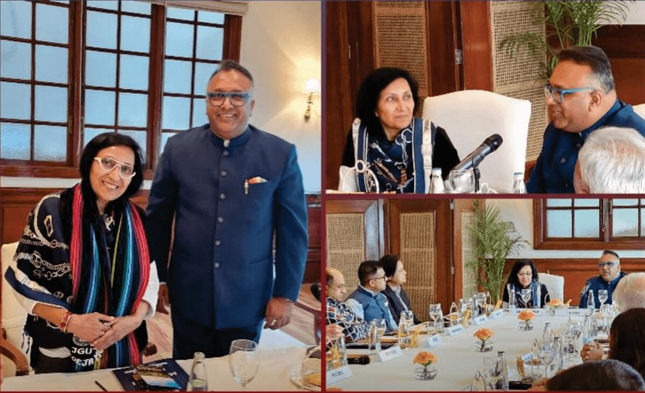 Asha Jadeja Motwani with the University dignitaries 