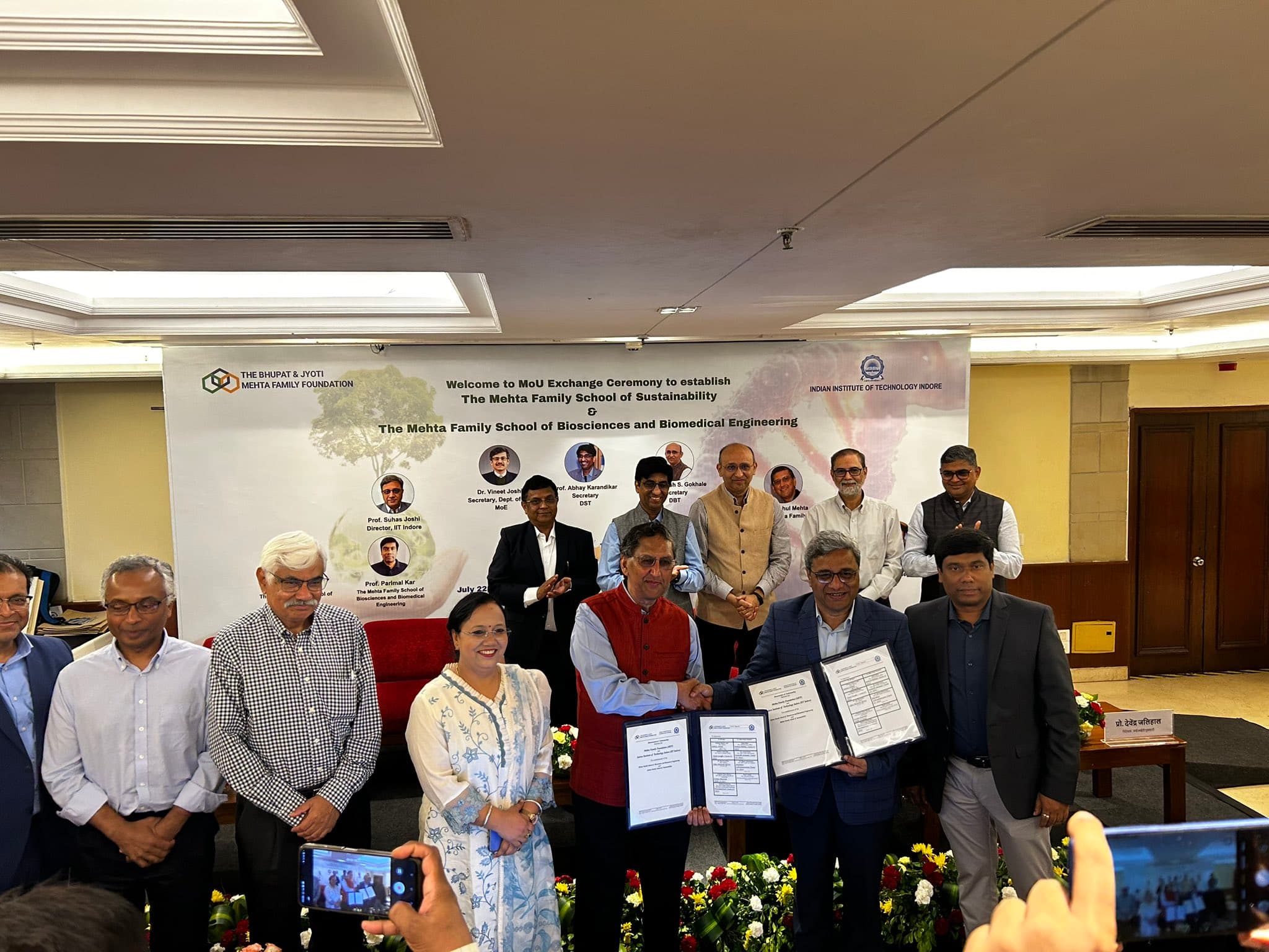 Dignitaries signing the MoU