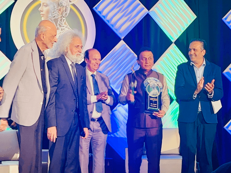 Sunil Gavaskar receiving the award 