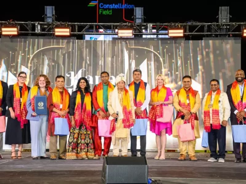 ઉત્સવમાં ચૂંટાયેલા પ્રતિનિધિઓ હાજર રહ્યા હતા.