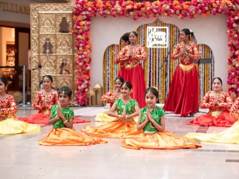 दिवाली पर दक्षिण एशियाई संस्कृति का जश्न...