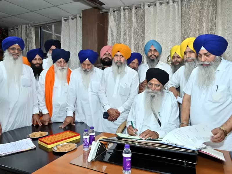 ਪ੍ਰਧਾਨਗੀ ਦਾ ਅਹੁਦਾ ਸੰਭਾਲਦੇ ਹੋਏ ਹਰਜਿੰਦਰ ਸਿੰਘ ਧਾਮੀ