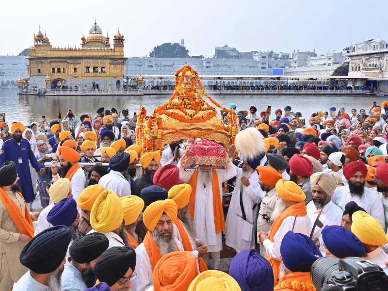  : ਸ੍ਰੀ ਗੁਰੂ ਨਾਨਕ ਦੇਵ ਜੀ ਦੇ ਪ੍ਰਕਾਸ਼ ਪੁਰਬ ਸਬੰਧੀ ਸ੍ਰੀ ਅਕਾਲ ਤਖ਼ਤ ਸਾਹਿਬ ਤੋਂ ਸਜਾਏ ਗਏ ਨਗਰ ਕੀਰਤਨ ਦਾ ਦ੍ਰਿਸ਼