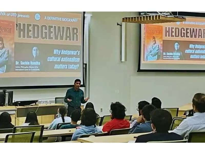 टेक्सस में हिंदू युवा यूएसए व्याख्यान श्रृंखला में लेखक और विद्वान सचिन नंदा।