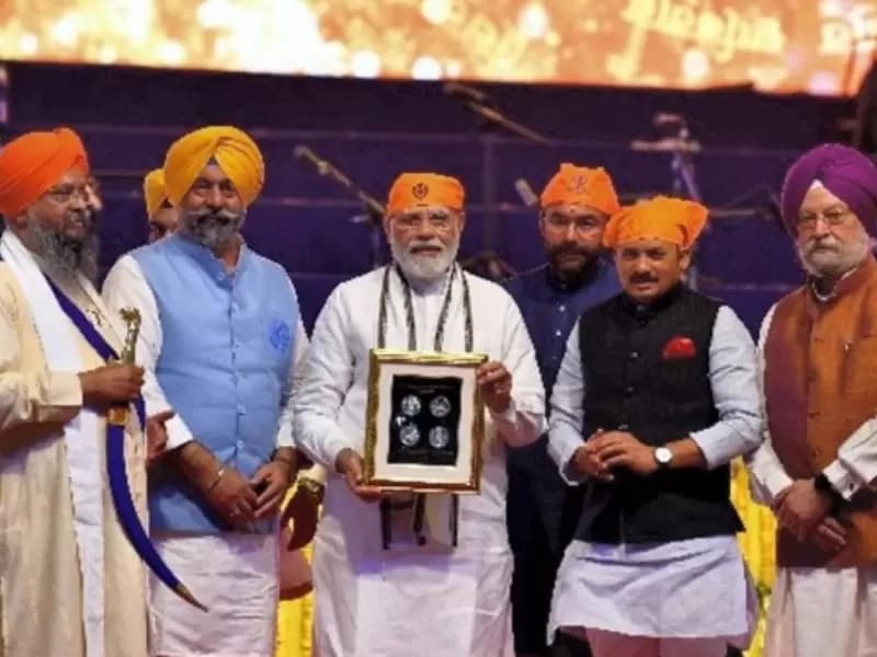 ਪ੍ਰਧਾਨ ਮੰਤਰੀ ਅਤੇ ਰਾਸ਼ਟਰਪਤੀ ਸਣੇ ਵੱਡੀ ਗਿਣਤੀ ਸੰਗਤਾਂ ਨੇ ਸ੍ਰੀ ਗੁਰੂ ਤੇਗ ਬਹਾਦਰ ਦੇ 350 ਸਾਲਾ ਸ਼ਹੀਦੀ ਪੁਰਬ ਮੌਕੇ ਭਰੀ ਹਾਜ਼ਰੀ