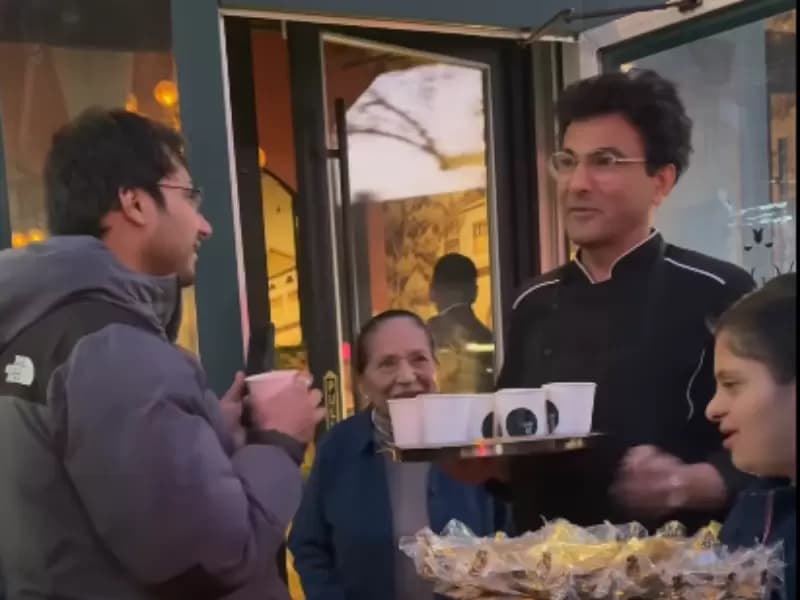 શેફ વિકાસ ખન્ના NYમાં ચા પીરસે છે