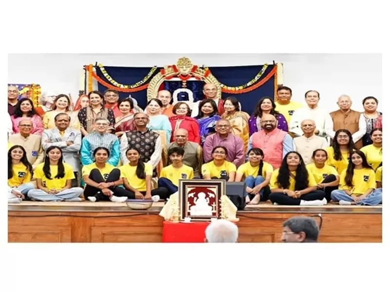 LEAD volunteers joined other attendees for a group photo