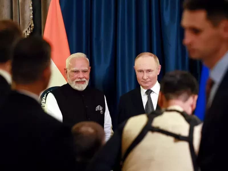  Russian President Vladimir Putin and Indian Prime Minister Narendra Modi attend a meeting on the sidelines of the Shanghai Cooperation Organisation (SCO) summit in Tianjin, China, September 1, 2025. 