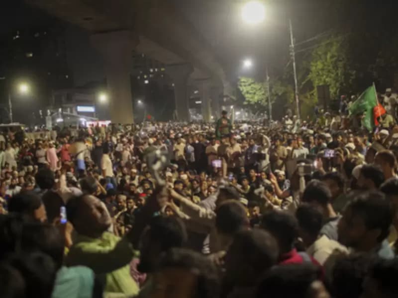बांग्लादेश हिंसा की तस्वीर।
