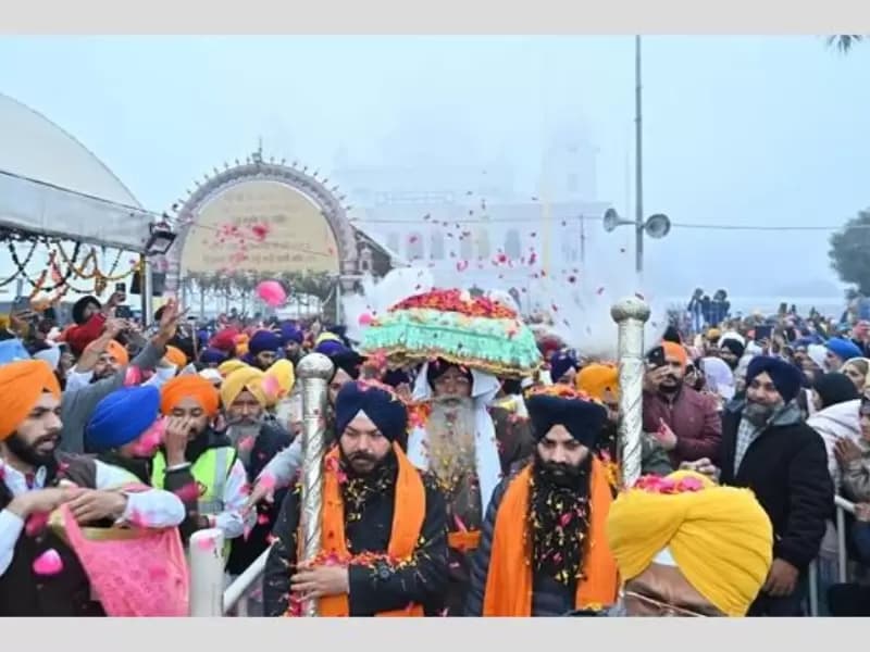 ਸਾਹਿਬਜ਼ਾਦਿਆਂ ਅਤੇ ਮਾਤਾ ਗੁਜਰ ਕੌਰ ਜੀ ਦੇ ਸਨਮਾਨ ‘ਚ ਗੁਰਦੁਆਰਾ ਸ੍ਰੀ ਫ਼ਤਹਿਗੜ੍ਹ ਸਾਹਿਬ ਤੋਂ ਸ਼ਹੀਦੀ ਨਗਰ ਕੀਰਤਨ ਸਜਾਇਆ ਗਿਆ