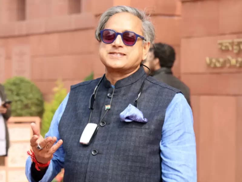 कांग्रेस सांसद शशि थरूर