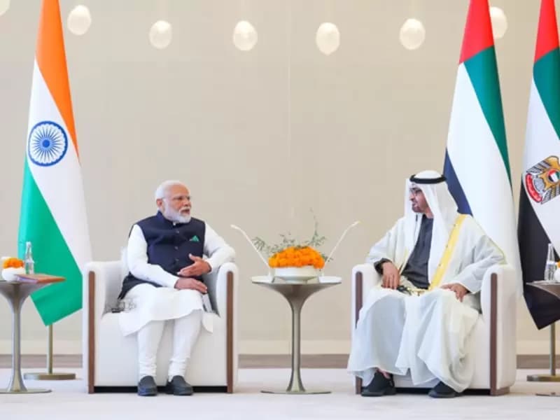 प्रधानमंत्री नरेंद्र मोदी 13 फरवरी, 2024 को अबू धाबी में संयुक्त अरब अमीरात के राष्ट्रपति मोहम्मद बिन जायद अल नाहयान के साथ एक बैठक के दौरान।