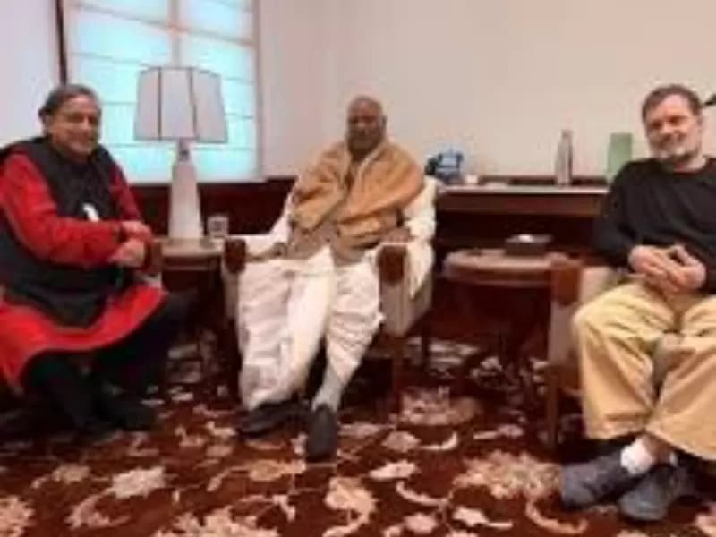 शशि थरूर ने राहुल गांधी और मल्लिकार्जुन खड़गे से मुलाकात की