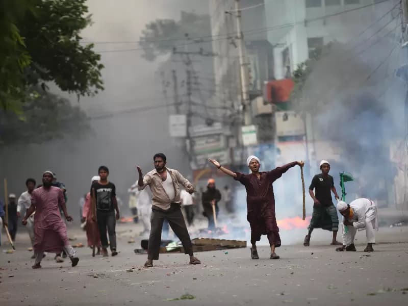 बांग्लादेश में हिंसा की तस्वीर